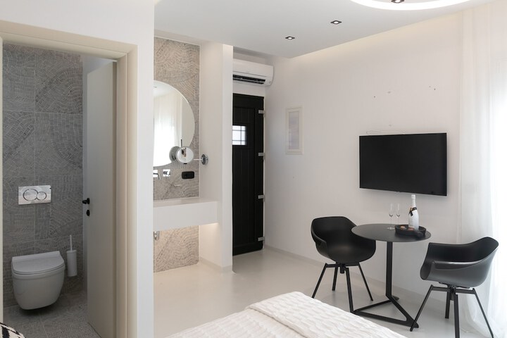 Room 40 of 136
