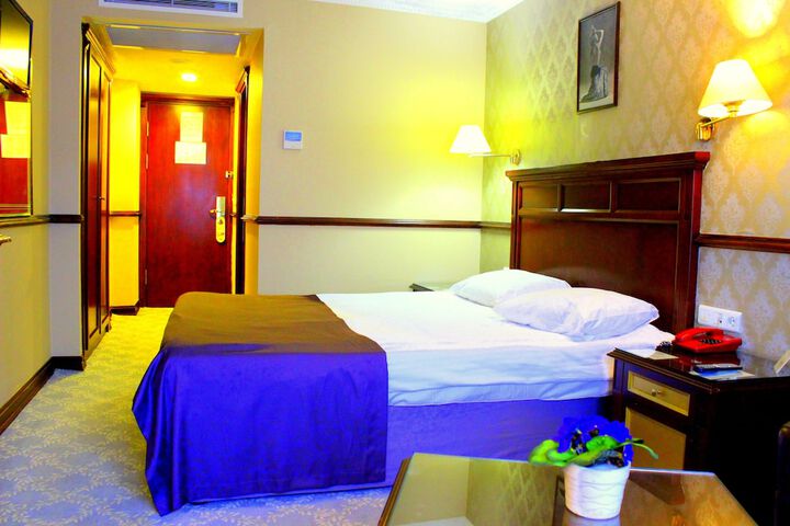 Room 7 of 114