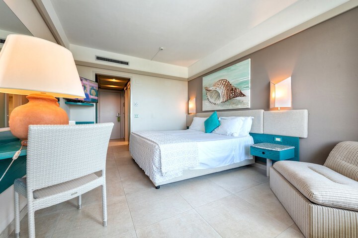 Room 15 of 128