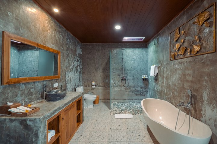Room 12 of 28
