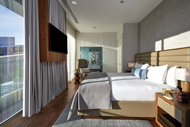 Room 10 of 97