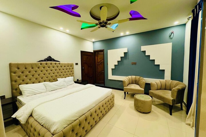 Room 8 of 32