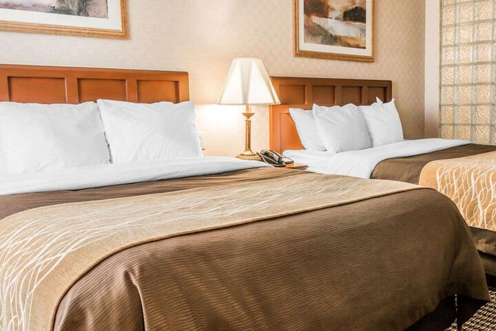 2 Queen Beds (2 of 15)