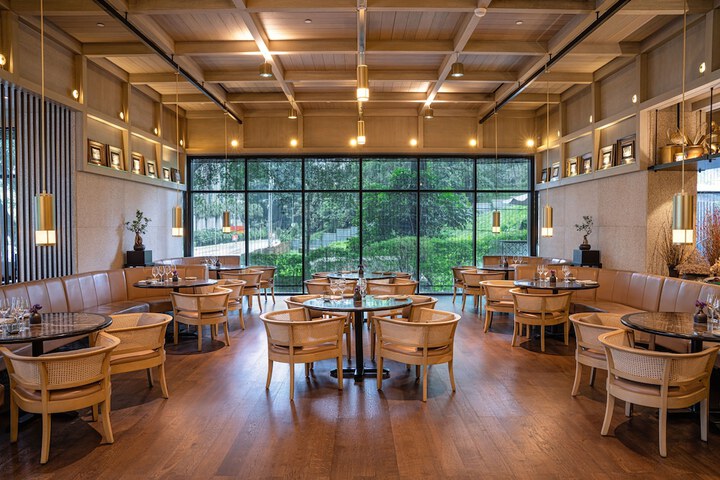 Dining 55 of 64