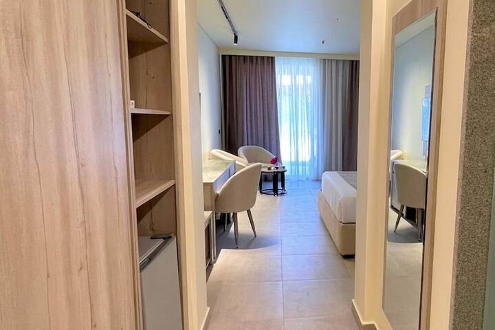 Room 15 of 93