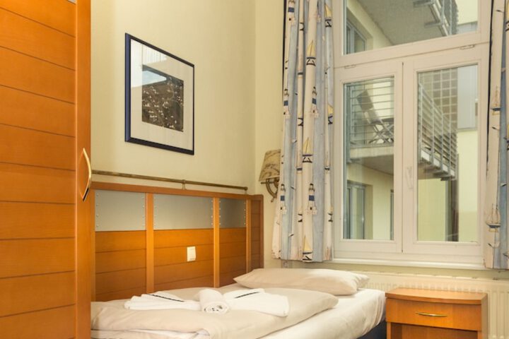 Room 7 of 37