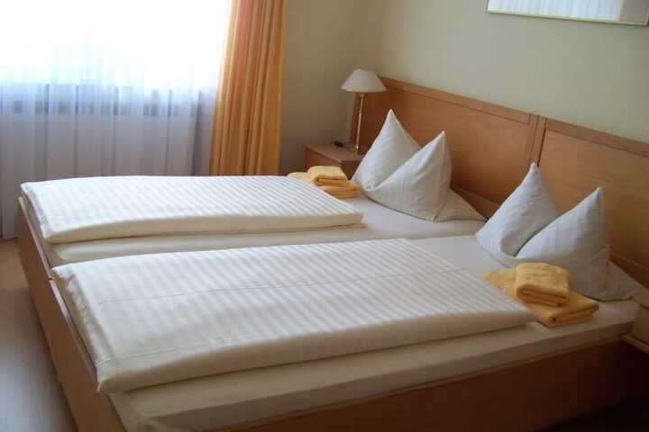 Room 6 of 27