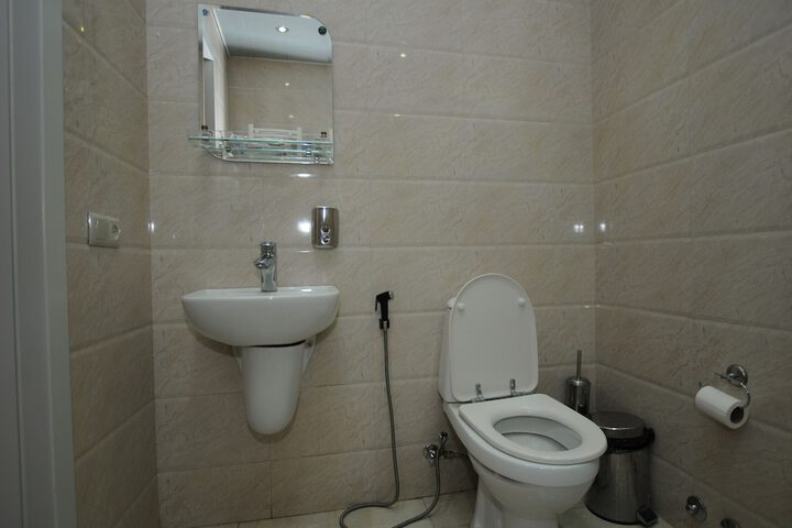 Room 13 of 16