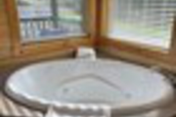 Hot Tub 281 of 390
