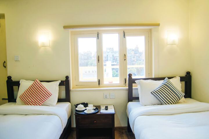Room 11 of 36