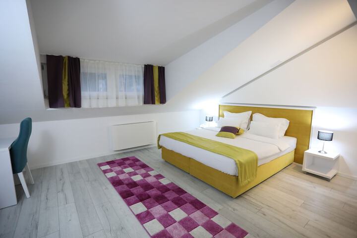 Room 3 of 21