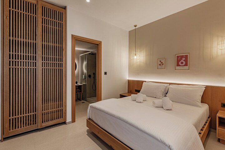 Room 28 of 77