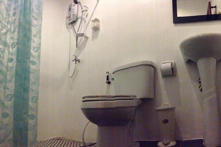 Room 37 of 62