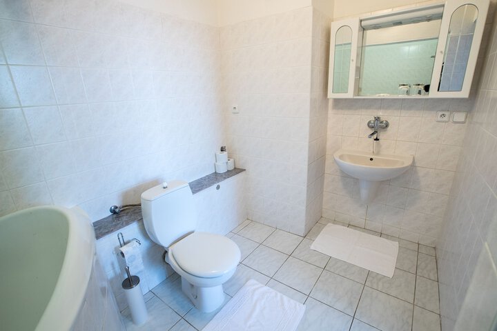 Room 19 of 28