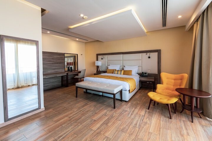 Room 44 of 182