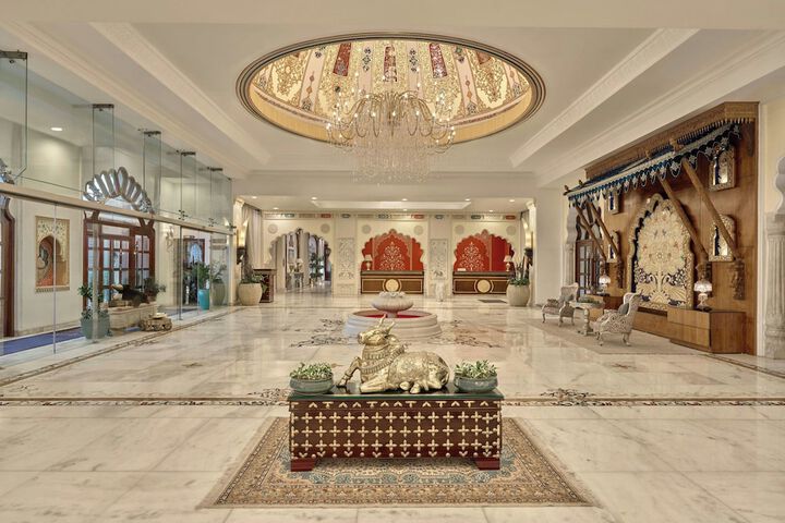 Entrance & Lobby
