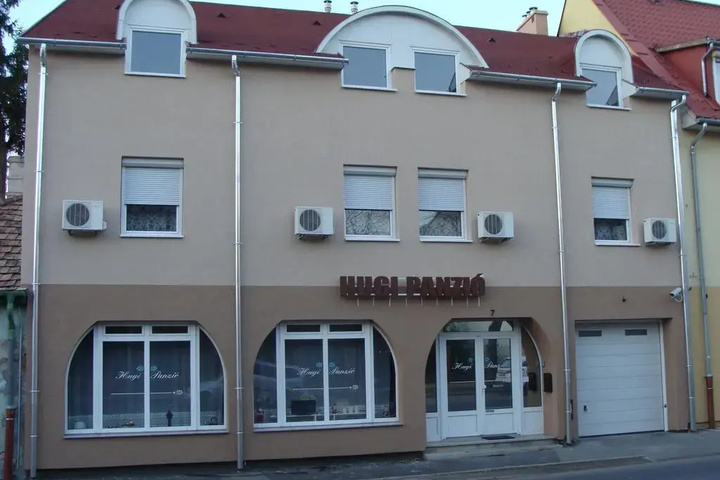 Hugi Panzió