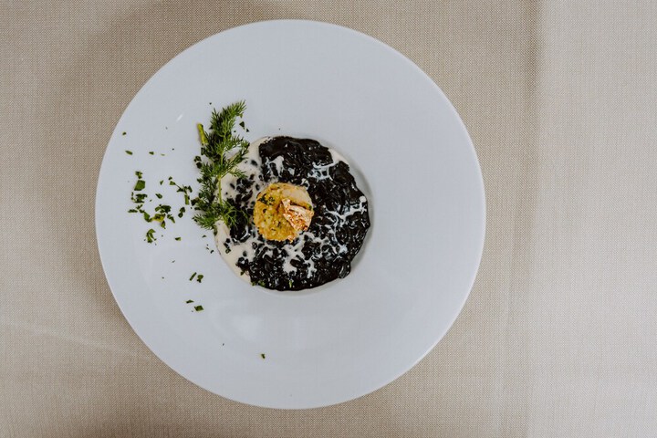 Dining 62 of 90