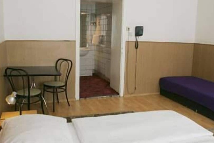 Room 11 of 31