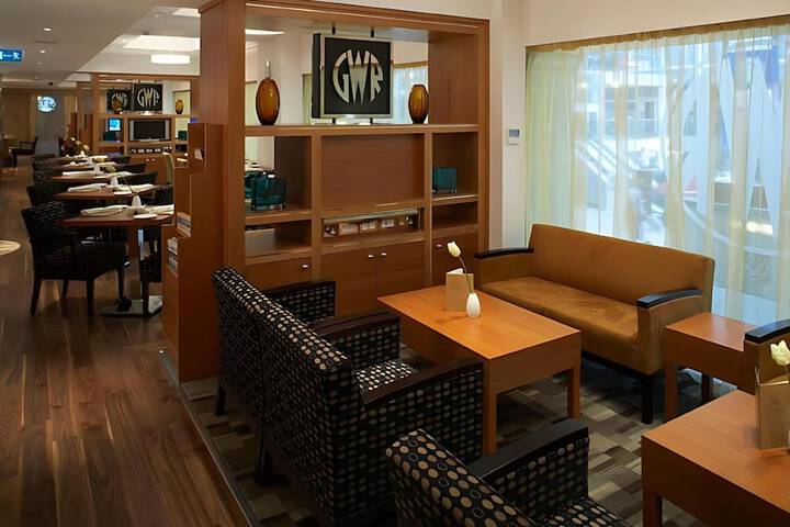 Lounge 278 of 284