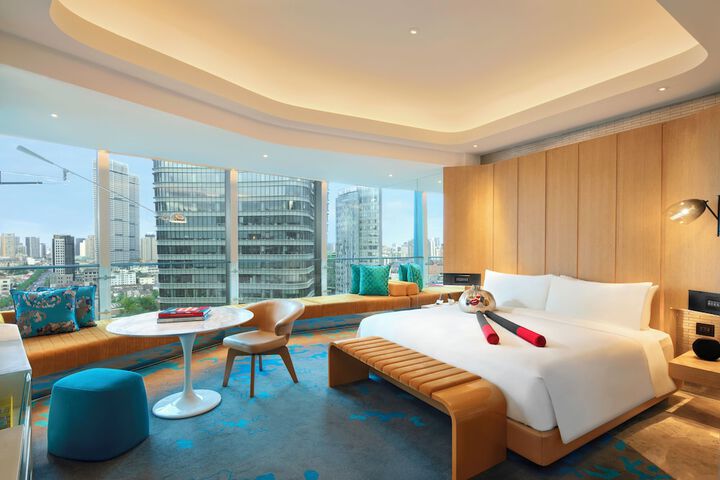 Room 28 of 102