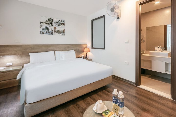Room 11 of 28