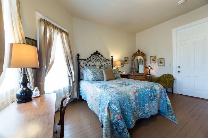 Room 4 of 32
