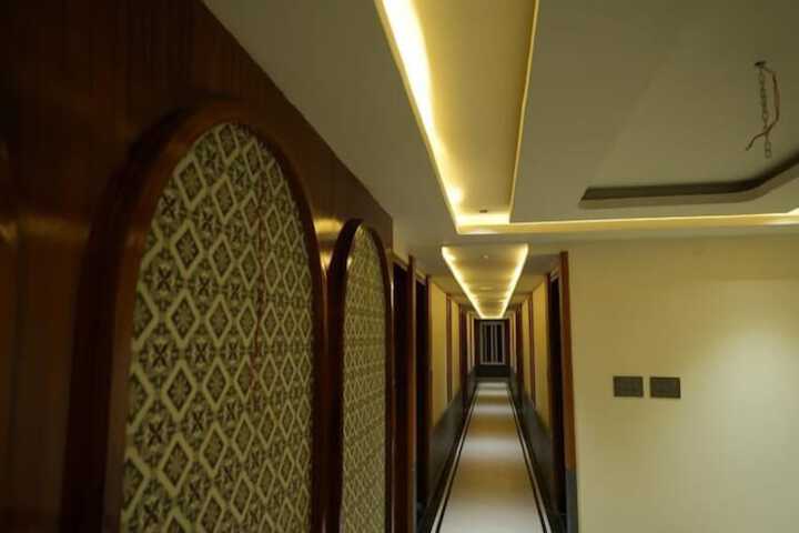Ballroom/Hall 29 of 30