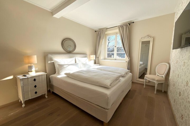 Room 6 of 30