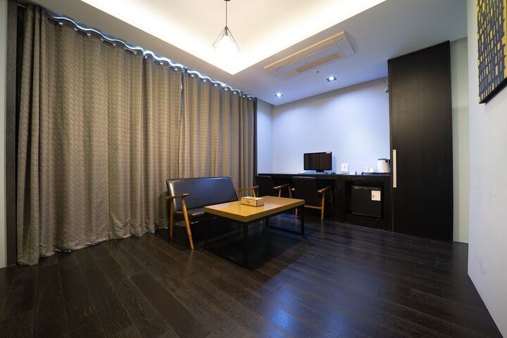 Room 37 of 176