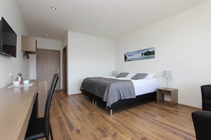 Room 5 of 32