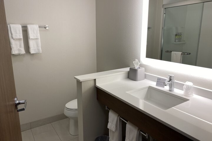 Bathroom sink