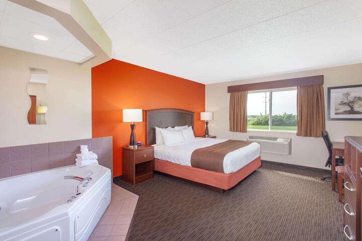 1 King Bed (6 of 14)