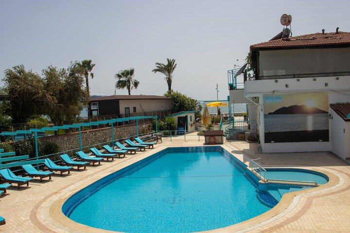 Pool 44 of 105