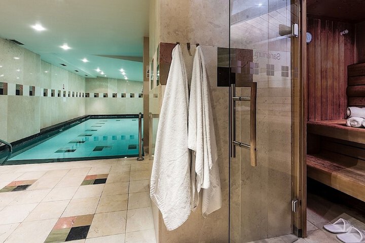 Pool 41 of 76