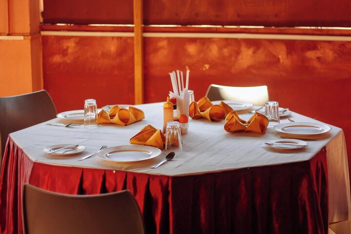 Dining 8 of 19