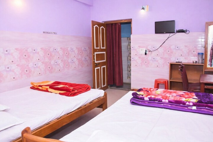 Room 8 of 18
