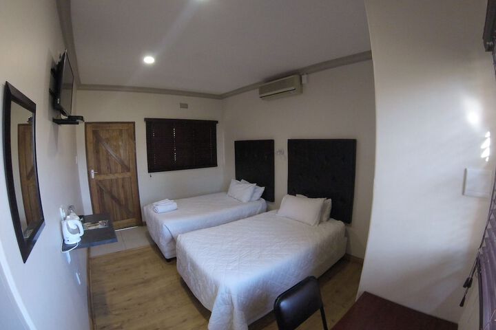 Room 6 of 15