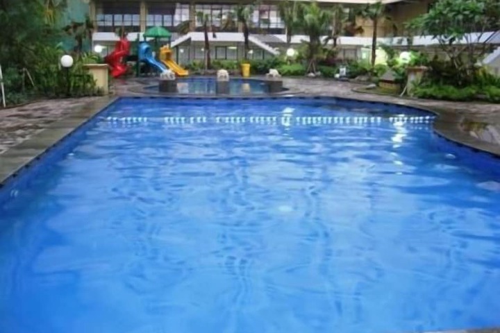 Hotel with Pool