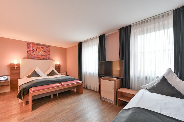 Room 33 of 134
