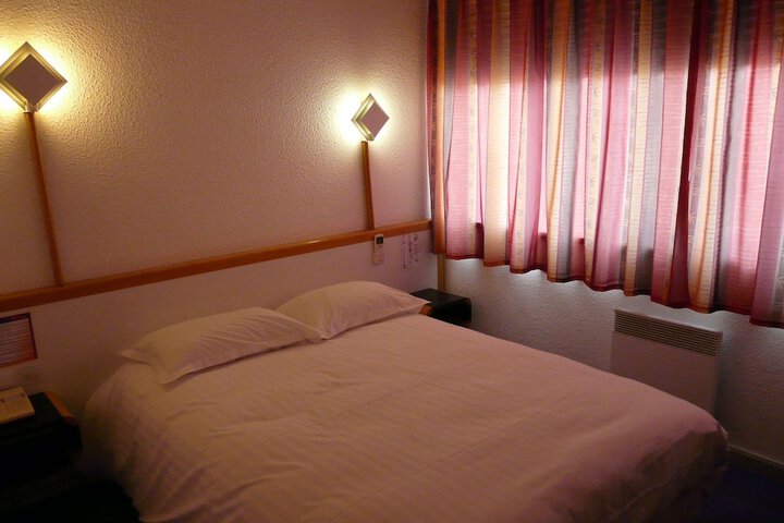 Room 13 of 87