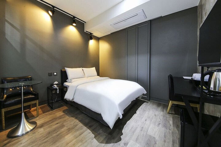Room 7 of 35