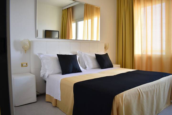 Room 4 of 48