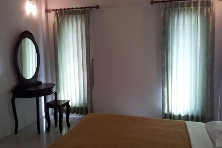 Room 13 of 37