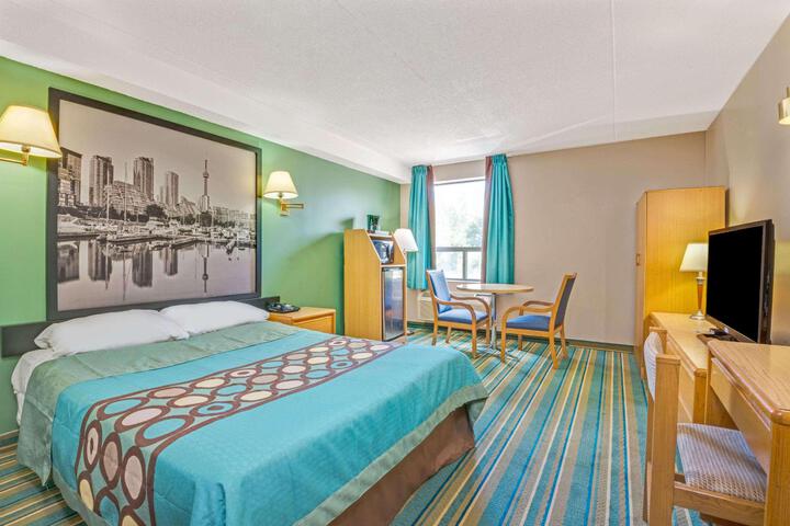 1 Queen Bed (8 of 14)