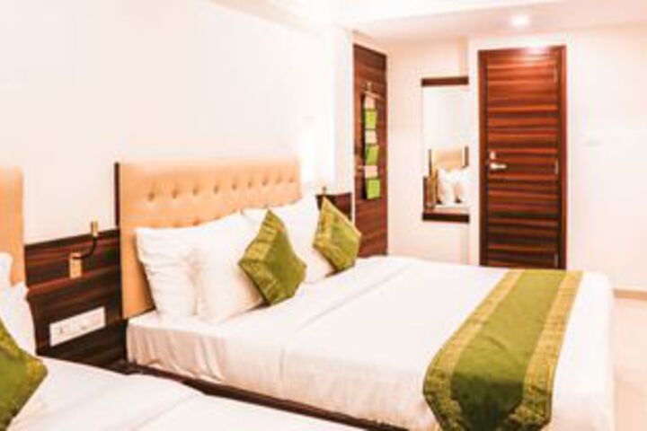 Room 16 of 37