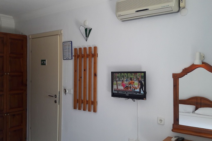 Room 15 of 74