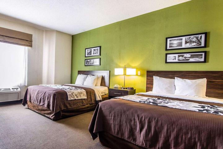 1 Queen Bed (2 of 2)