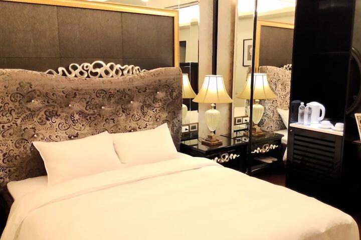 Room 14 of 97
