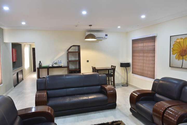 Room 10 of 32